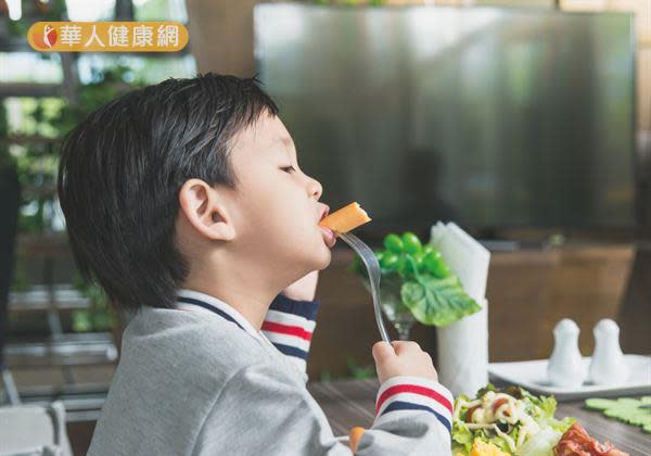 面對不同教養者，孩子行為模式大不同？醫師破解關鍵原因！