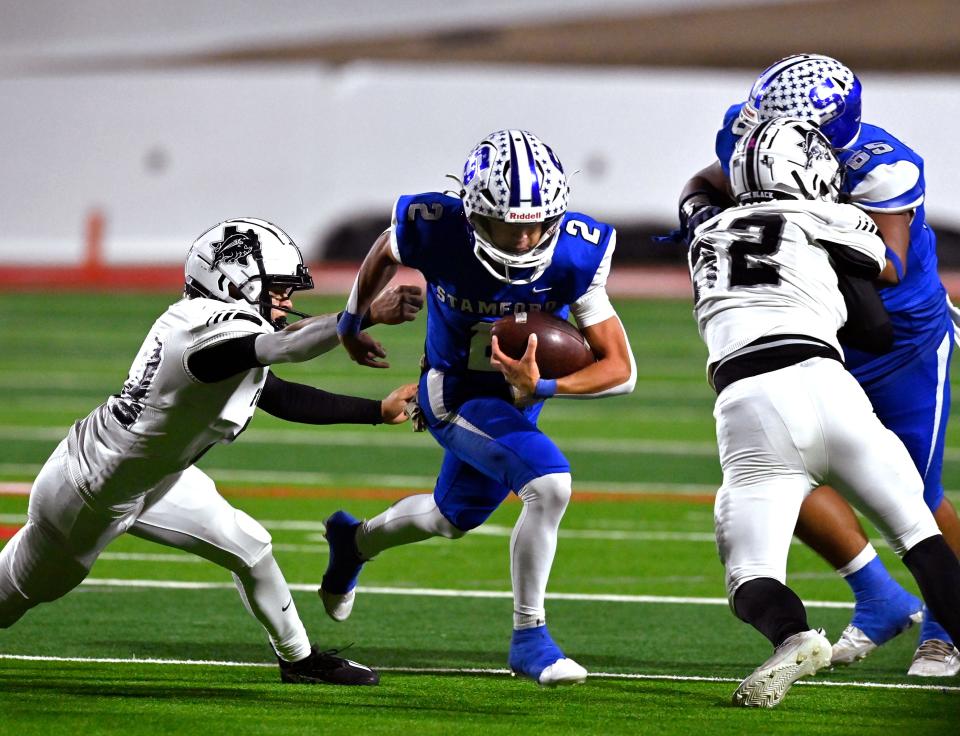 Stamford quarterback Christian Duran outruns Forsan linebacker Isaac Espino during Friday’s Class 2A Div. I bi-district playoff game at the Mustang Bowl in Sweetwater.