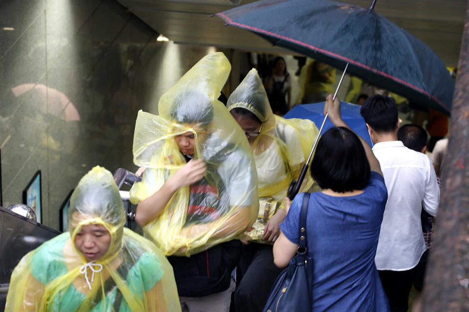 Typhoon Nida hits Hong Kong and southern China