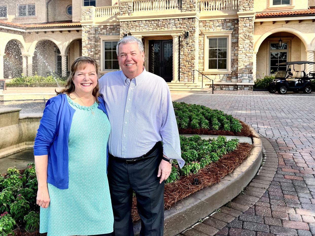 Jim McCarthy (right) has been the volunteer chairman of the Junior Players Championship for its entire existence, since 2007, with the help of his wife Liz (left).