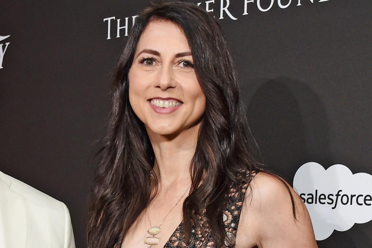 LOS ANGELES, CA - JANUARY 06: Chief Executive Officer of Amazon Jeff Bezos (L) and MacKenzie Bezos attend the 7th Annual Sean Penn & Friends HAITI RISING Gala benefiting J/P Haitian Relief Organization on January 6, 2018 in Hollywood, California. (Photo by Michael Kovac/Getty Images for for J/P HRO Gala)