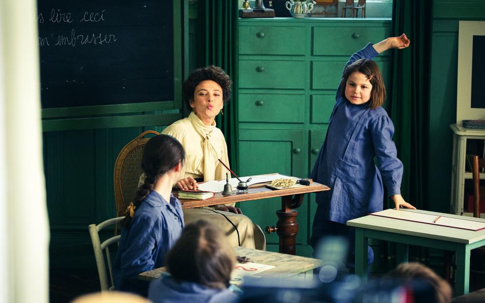 Maria Montessori (Jasmine Trinca) möchte das Schulsystem revolutionieren - mit einer "Erziehung getragen von Liebe". (Bild: Neue Visionen Filmverleih)