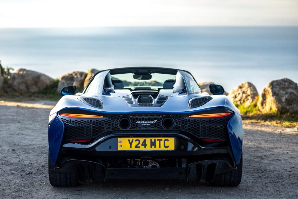 2025 mclaren artura spider