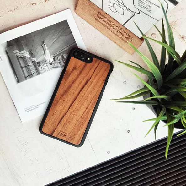 <p>Improve your dads style whilst protecting his phone with these luxe wooden cases by ‘WoodWe’. Offering a varitey of dfferent finishes, your mum will be horrified at how many mirror selfies he starts taking, just to show off the case. Price: $47 </p>