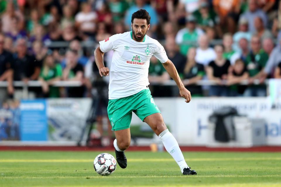 Stürmer Claudio Pizarro beendet seine erfolgreiche Karriere - das besondere Abschiedsspiel überträgt SAT.1 live. (Bild: 2018 Getty Images/Christof Koepsel)