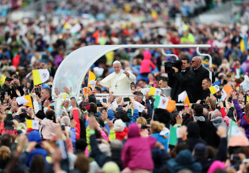 Pope Francis arrives to attend the closing Mass at the World Meeting of Families at Phoenix Park