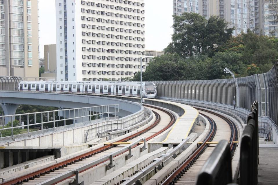 Delay at the Kajang MRT Line has triggered furious commuters to share photos and videos of crowded MRT and MRT stations on social media. — Picture courtesy of Twitter/ AskRapidKL