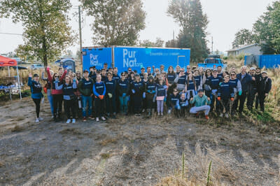 Cogeco employees in Ontario, Québec and in the United States at work during 1Cogeco Community Involvement Day #Cogecommunity (CNW Group/Cogeco Inc.)