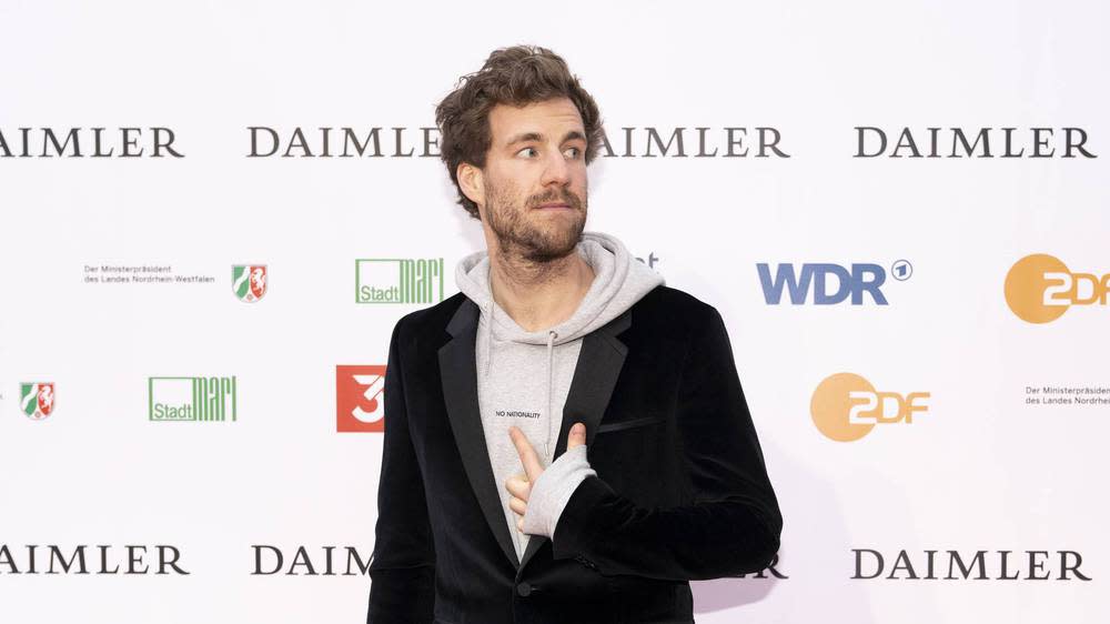 Luke Mockridge auf dem roten Teppich beim Grimme-Preis (Bild: imago images / Chris Emil Janßen)