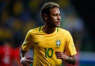 Neymar da Silva Santos Júnior, kurz Neymar, gilt seit seinem Wechsel von Barca zu Paris St. Germain als teuerster Spieler der Welt. 222 Millionen Euro soll der Transfer gekostet haben.