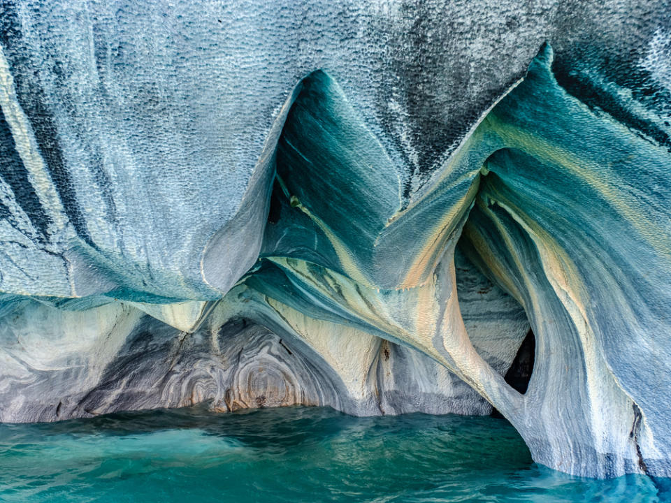 Diese einzigartigen Höhlen bestehen aus Marmor. (Bild: G. Laronne/Shutterstock.com)