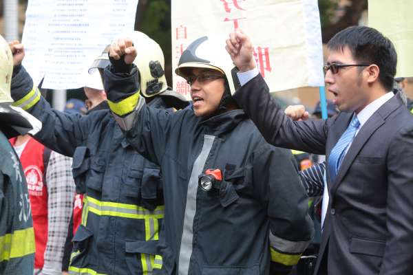 [討論] 基層搭車公差能比照長官搭機殉職嗎?