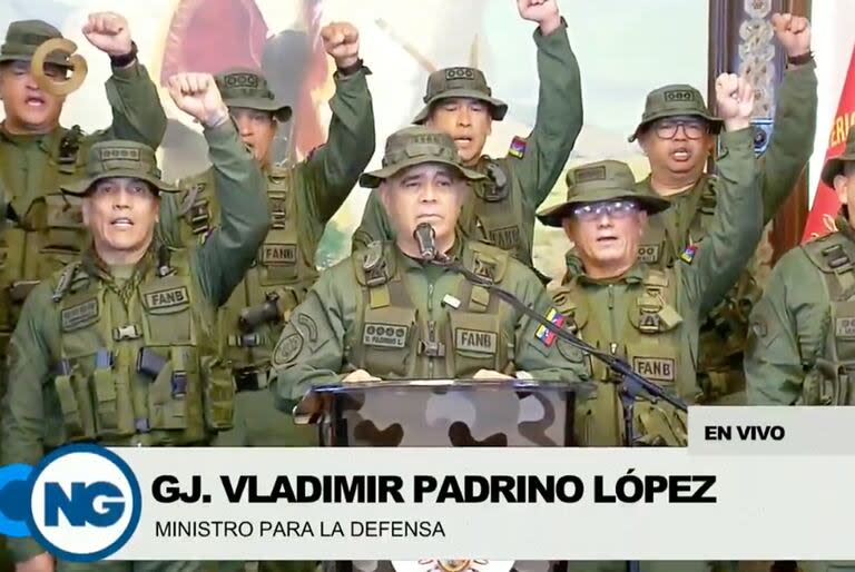 El ministro de Defensa, Vladimir Padrino López, junto a altos generales del Ejército durante un pronunciamiento contra el 