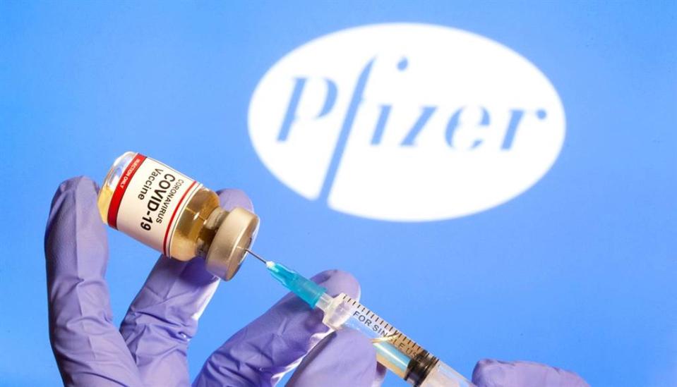 由美國藥廠輝瑞（Pfizer）與德國生技公司BioNTech（BNT）研發的COVID-19疫苗，號稱有90%防感染效果。（資料照／路透社）