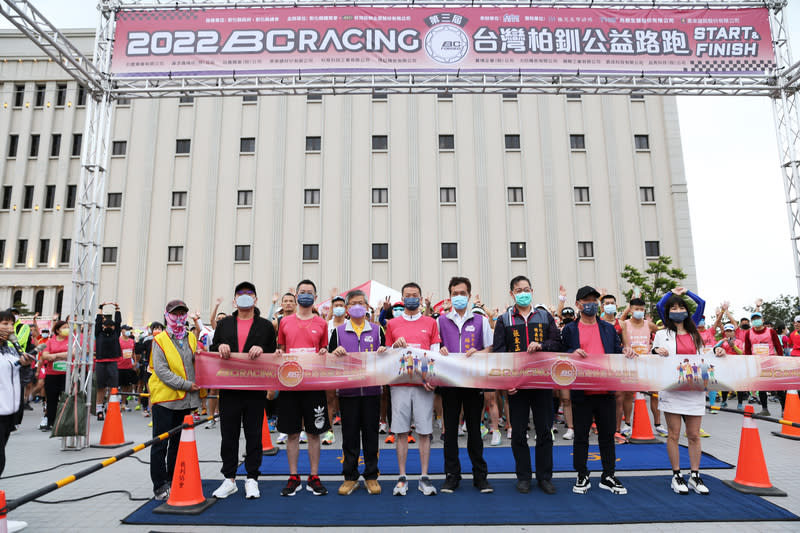 除了不斷投入贊助跟自身汽車零配件產業息息相關的賽車運動，BC RACING台灣柏釧近年來也跨界贊助許多路跑、籃球基層賽事，落實推廣全民運動。