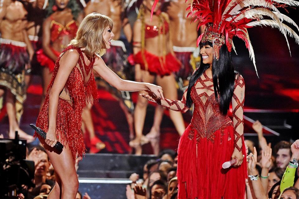 LOS ANGELES, CA - AUGUST 30: Recording artists Taylor Swift (L) and Nicki Minaj perform onstage during the 2015 MTV Video Music Awards at Microsoft Theater on August 30, 2015 in Los Angeles, California. (Photo by Kevin Winter/MTV1415/Getty Images For MTV)