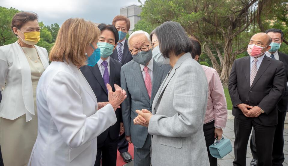 蔡總統與美國眾議院議長於台北賓館交談，台積電創辦人張忠謀伉儷、董事長劉德音都出席作陪。圖／取自蔡英文臉書