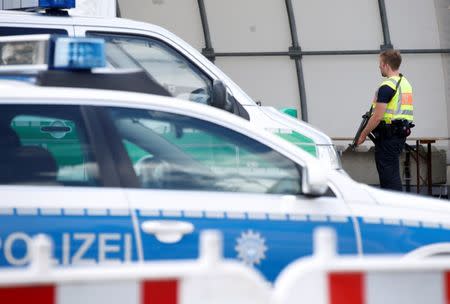 German police officer controls cars at a permanent checkpoint at the motorway between Kiefersfelden and the Austrian city Kufstein, Germany June 21, 2018. Picture taken June 21, 2018. REUTERS/Michaela Rehle