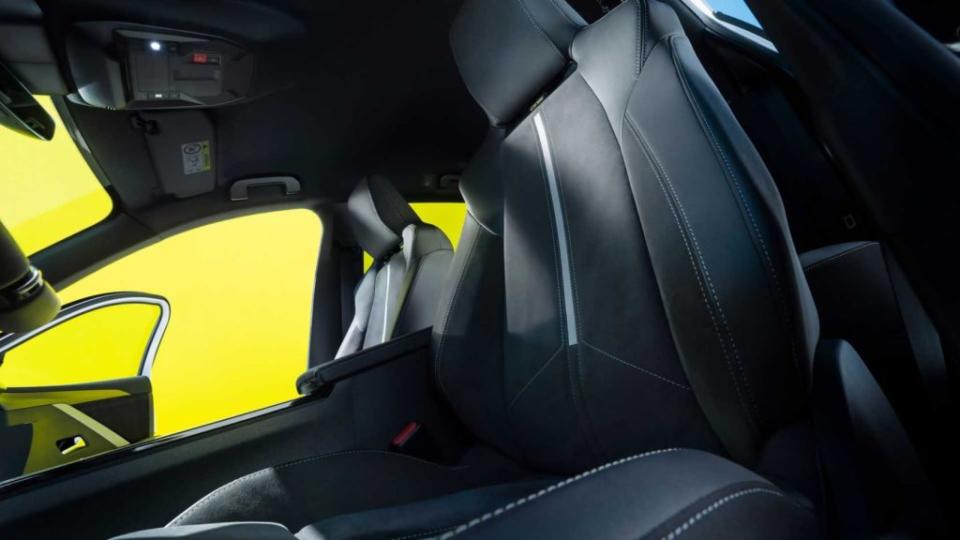 座椅同樣多了麂皮包覆來防滑。(圖片來源/ Opel)