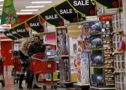 Shoppers take part in Black Friday Shopping at a Target store in Chicago, Illinois, United States, November 27, 2015. REUTERS/Jim Young