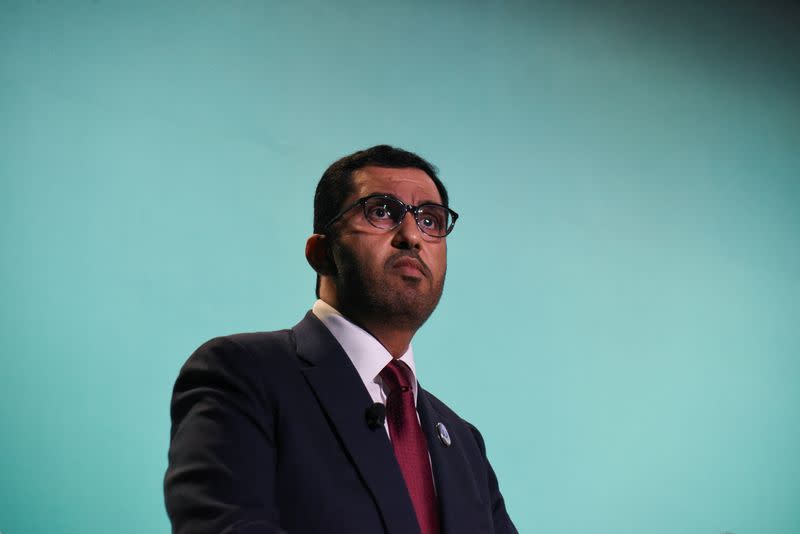 FOTO DE ARCHIVO. El ministro de Industria y Tecnología Avanzada de los Emiratos Árabes Unidos, Sultan Al Jaber, observa mientras pronuncia un discurso durante la conferencia de energía CERAWeek 2023 en Houston, Texas, EEUU