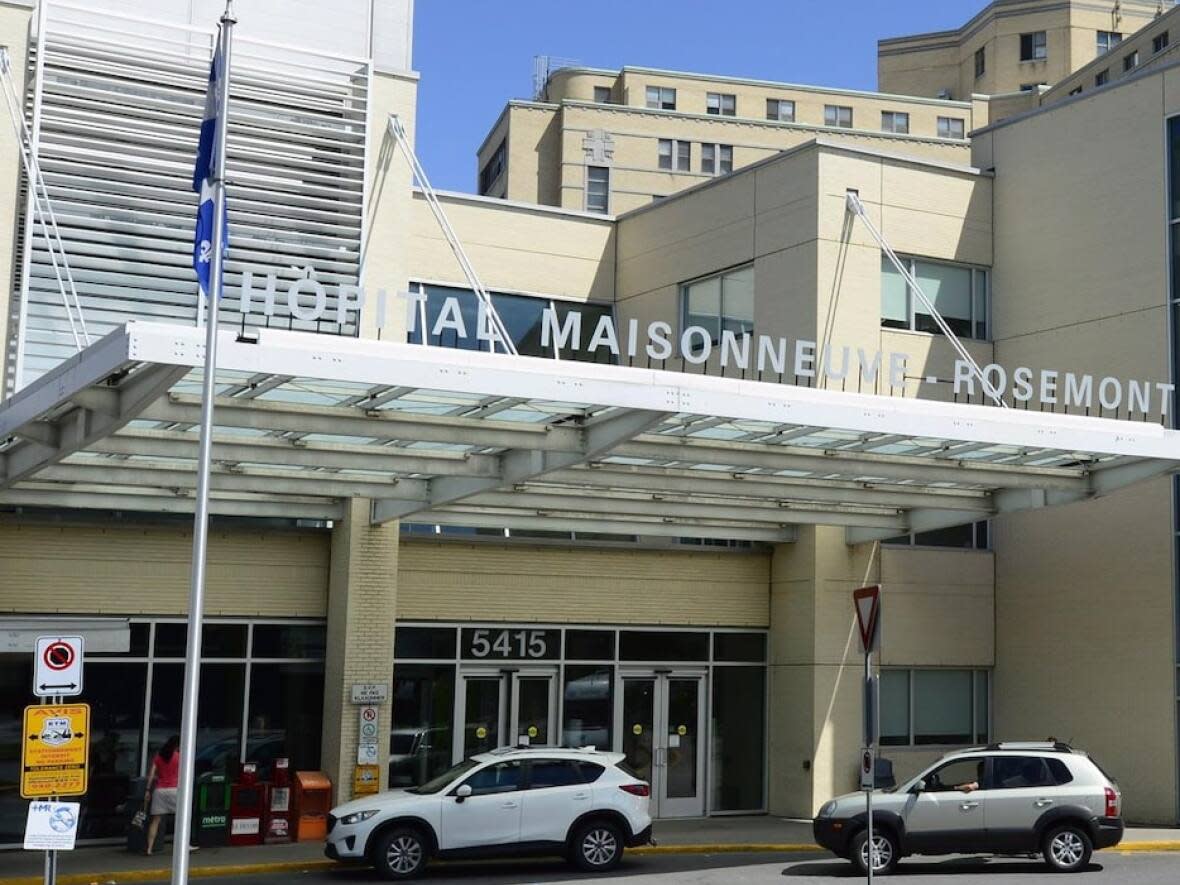 Staff at the Maisonneuve-Rosemont Hospital protested a ban on sit-ins with a 'symbolic' sit-in Friday. (Paul Chiasson/The Canadian Press - image credit)