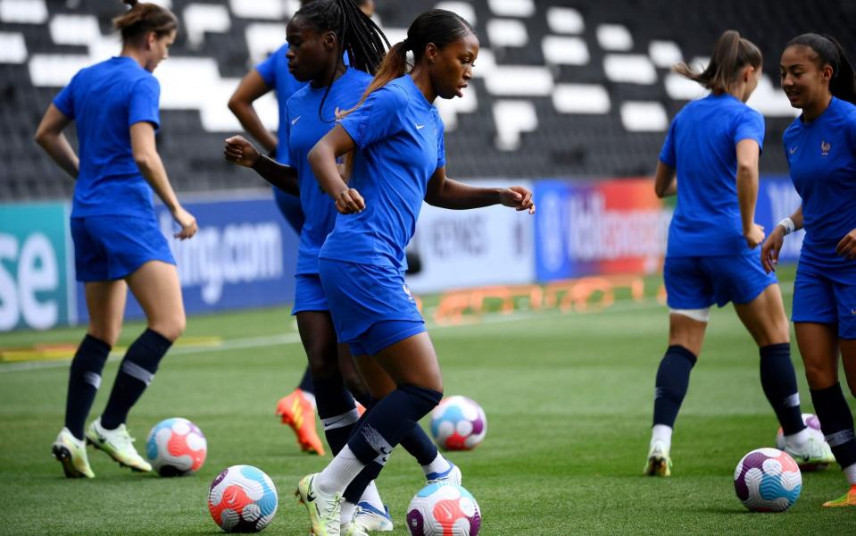 France's midfielder Grace Geyoro (C) controls the ball as she takes part in a team training session at Stadium MK in Milton Keynes - Getty Images