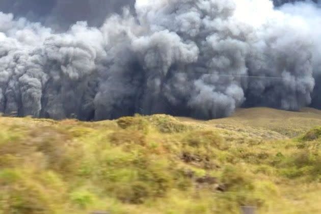 <p>Le volcan Aso, situé sur l'île de Kyushu au Japon, est entré en éruption mercredi.</p>