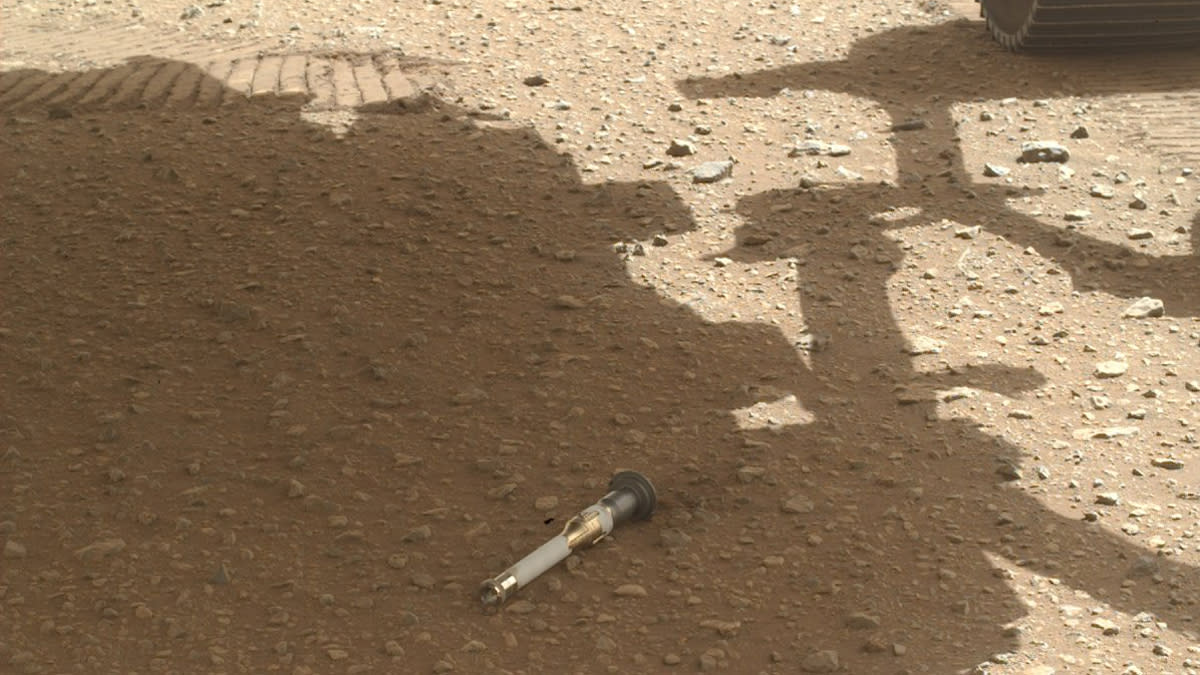  NASA's Perseverance rover is looking for traces of past life on the surface of Mars. 