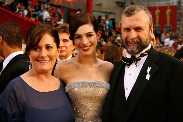 <p>Jeff Vespa/WireImage</p> Actress Anne Hathaway (C) with her parents Kate McCauley and Gerard Hathaway arrive at the 81st Annual Academy Awards held at The Kodak Theatre on February 22, 2009