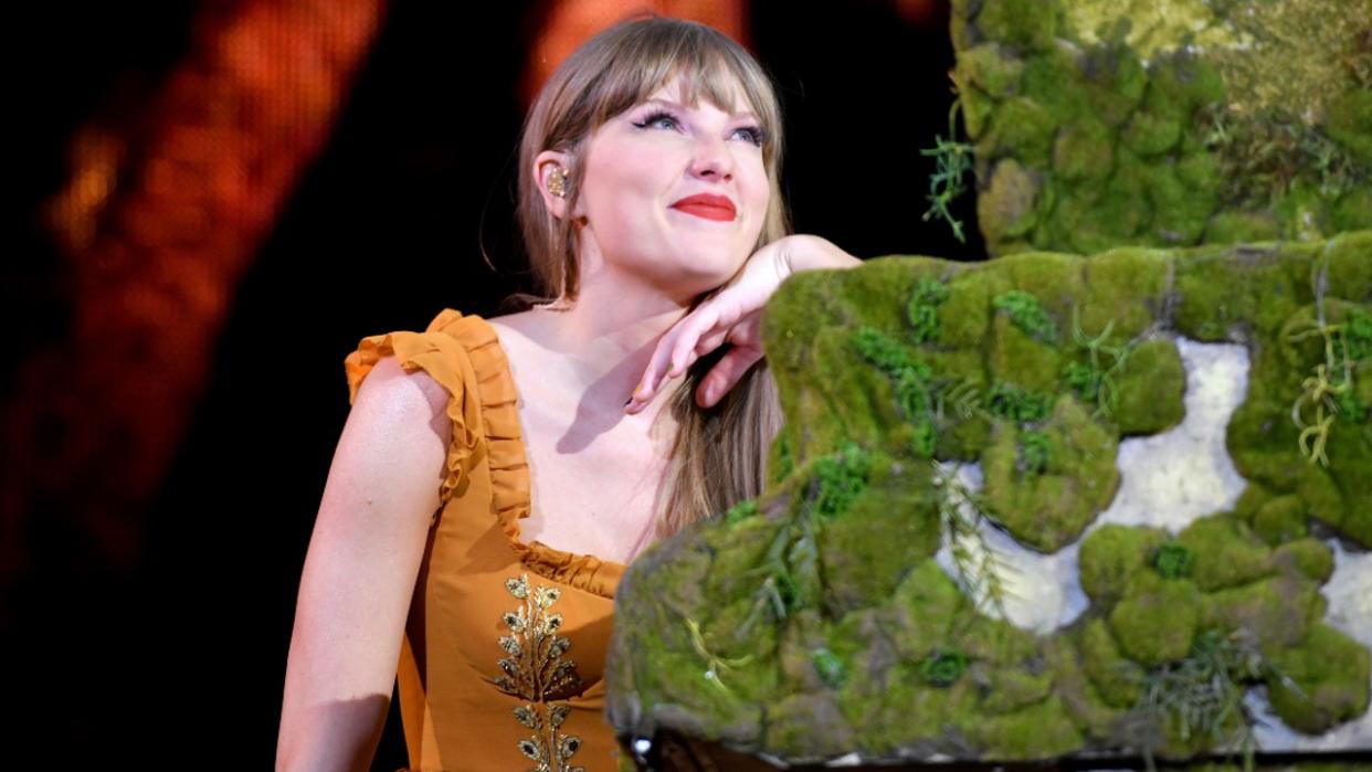  DENVER, COLORADO - JULY 14: EDITORIAL USE ONLY Taylor Swift performs onstage during "Taylor Swift | The Eras Tour" at Empower Field At Mile High on July 14, 2023 in Denver, Colorado. 