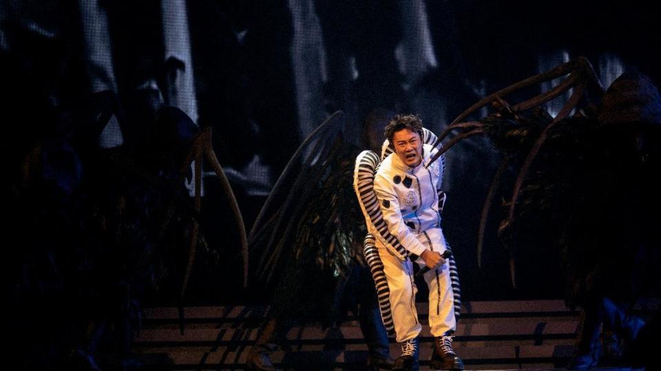 陳奕迅原計畫在演唱會上不開口說話，但仍被觀眾的熱情給打動。（圖／ESL Limited提供）