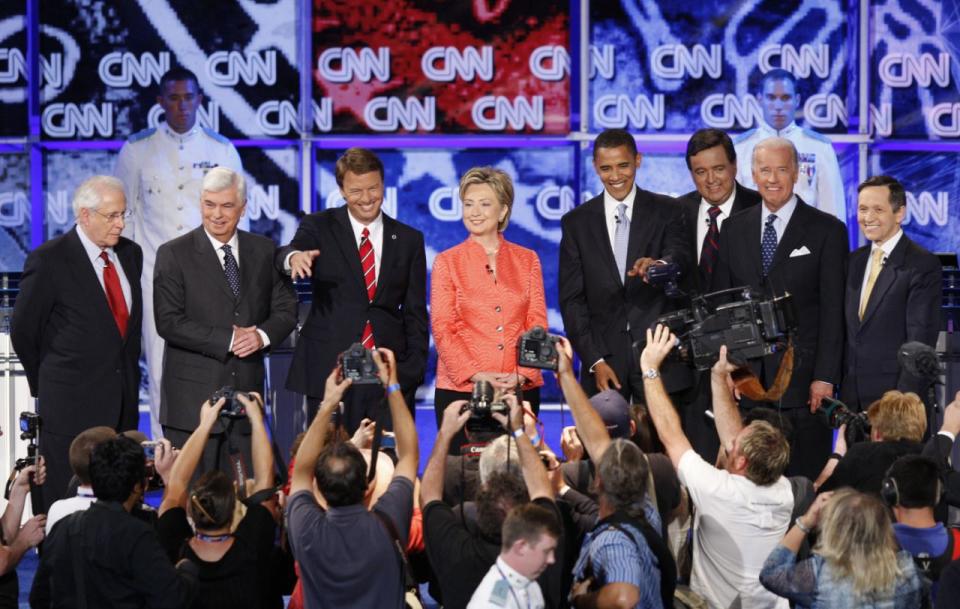 Democratic presidential hopefuls gather at debate