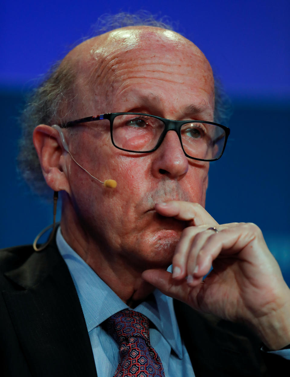 Stephen Roach, habla durante la 22a Conferencia Global anual del Milken Institute en Beverly Hills, California, el 1 de mayo de 2019. REUTERS / Mike Blake