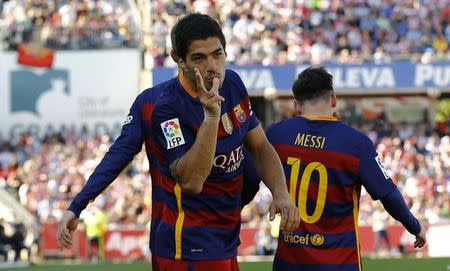 Football Soccer - Granada v Barcelona - Spanish Liga BBVA - Los Carmenes stadium, Granada, Spain - 14/05/16 Barcelona's Luis Suarez celebrates his second goal. REUTERS/Marcelo Del Pozo