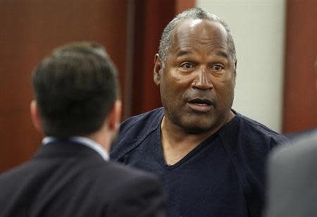 O.J. Simpson stands at the end of an evidentiary hearing in Clark County District Court in Las Vegas, Nevada May 17, 2013. REUTERS/Steve Marcus