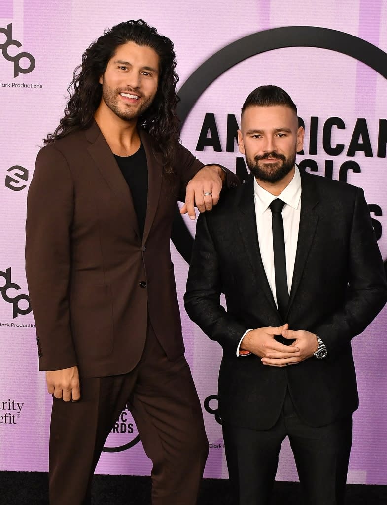 Dan + Shay’s Shay Mooney Reflects on 50-Pound Weight Loss: ‘It’s Weird Not Recognizing Yourself’