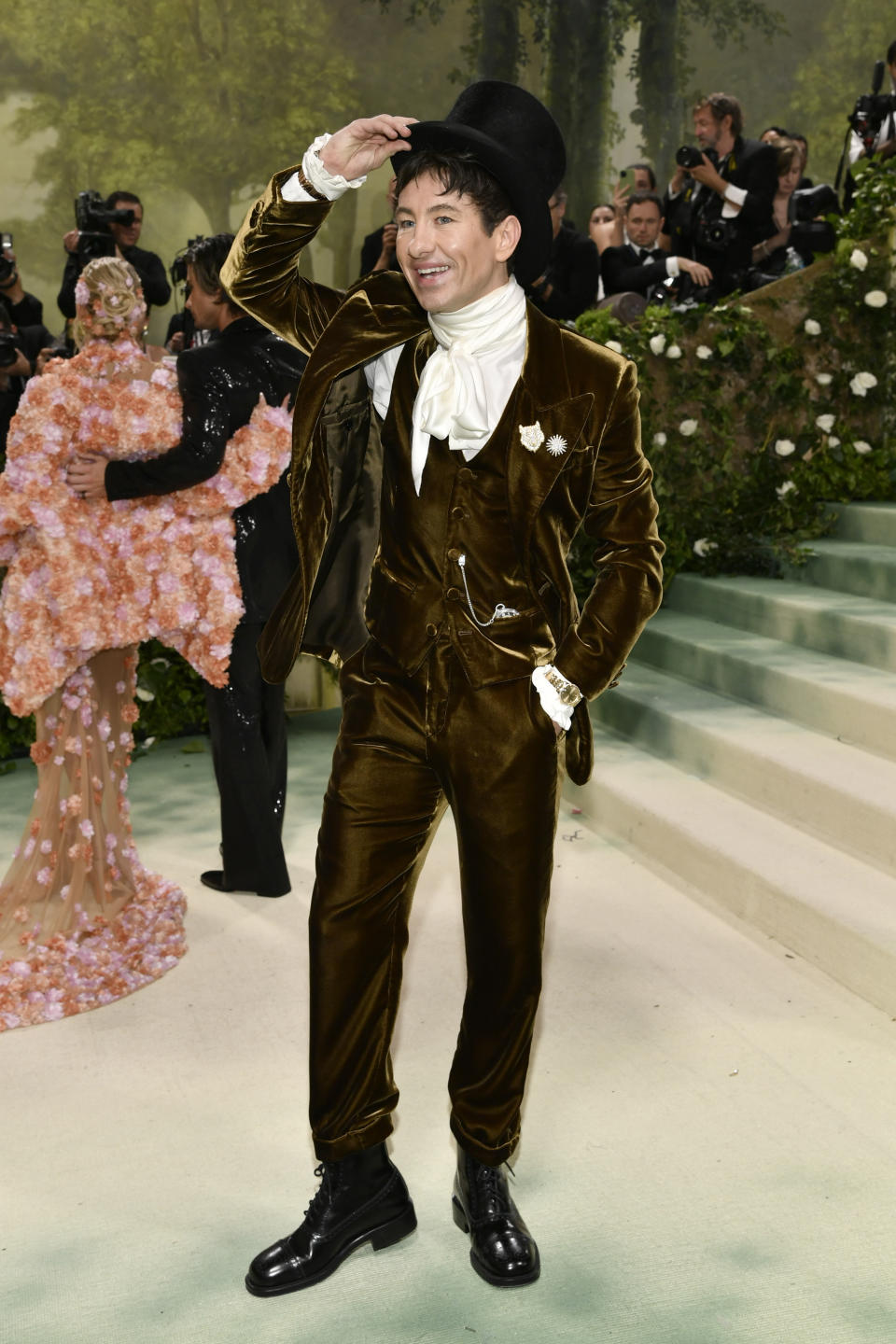 Barry Keoghan llega a la gala benéfica del Instituto del Vestido del Museo Metropolitano de Arte para celebrar la inauguración de la exposición "Sleeping Beauties: Reawakening Fashion" el lunes 6 de mayo de 2024, en Nueva York. (Foto Evan Agostini/Invision/AP)