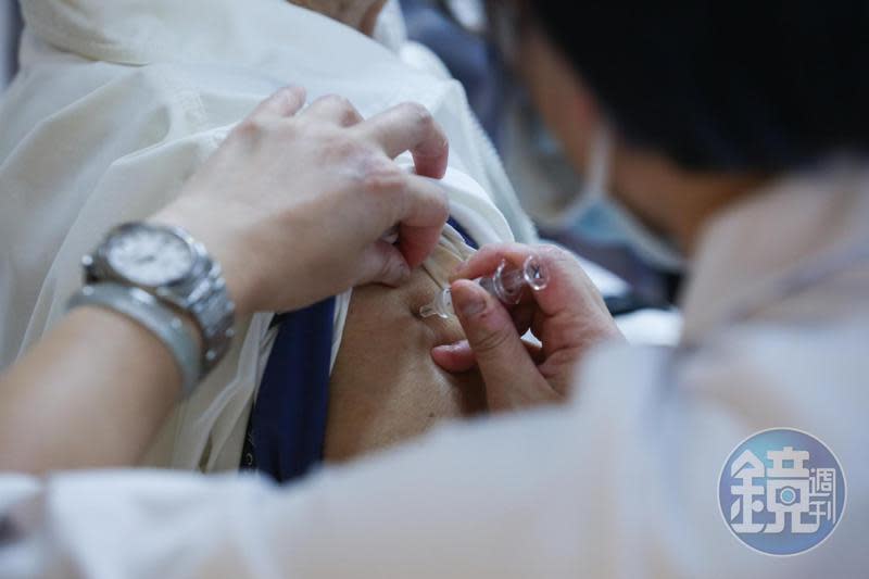 國內接種流感疫苗後死亡個案增1例，專家初判死因與疫苗無關。（本刊資料照）