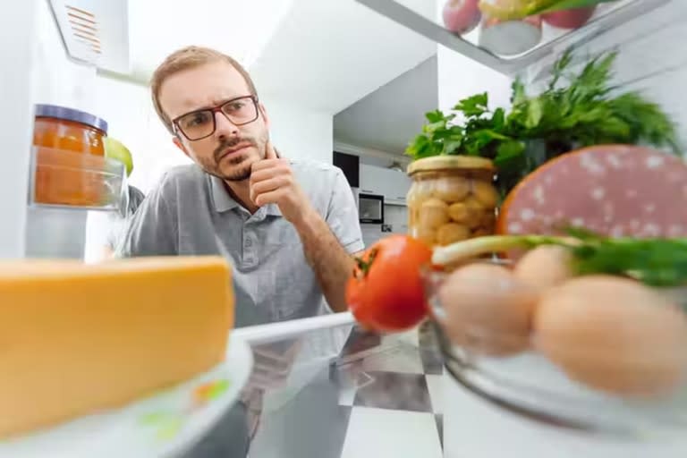 Los efectos de la disponibilidad de la comida se estudiaron en numerosos trabajos, manipulando la dieta mediante la restricción calórica o el ayuno intermitente