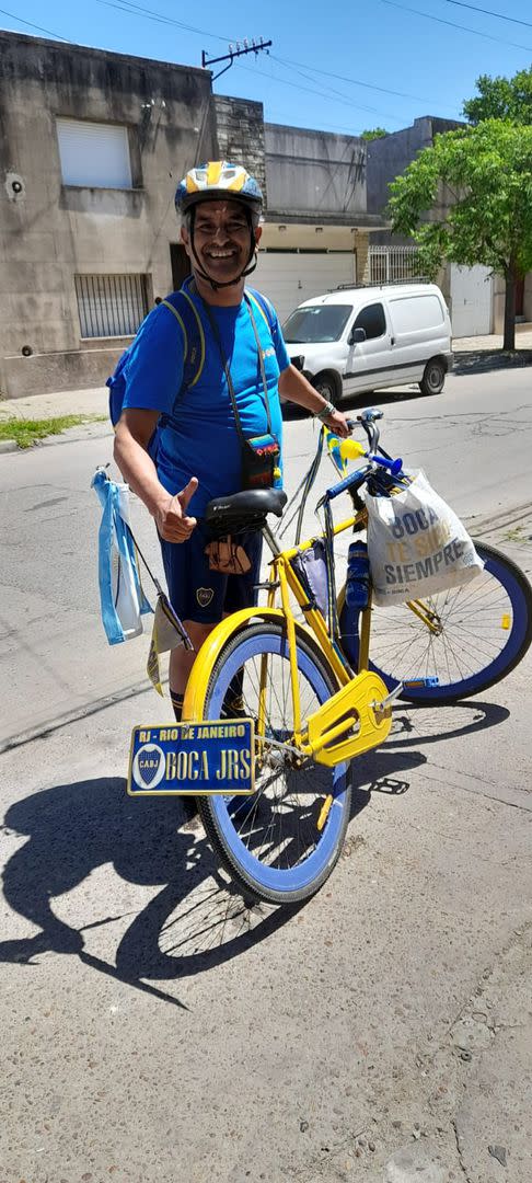 Darío Chaile y su bicicleta personalizada de Boca