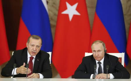 Russian President Vladimir Putin (R) and his Turkish counterpart Tayyip Erdogan attend a news conference after the talks at the Kremlin in Moscow, Russia, March 10, 2017. REUTERS/Sergei Ilnitsky/Pool