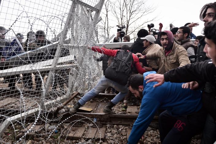 Migrants were tear-gassed after they tried to break through a border fence into Macedonia near the Greek village of Idomeni, on February 29, 2016 (AFP Photo/Louisa Gouliamaki)