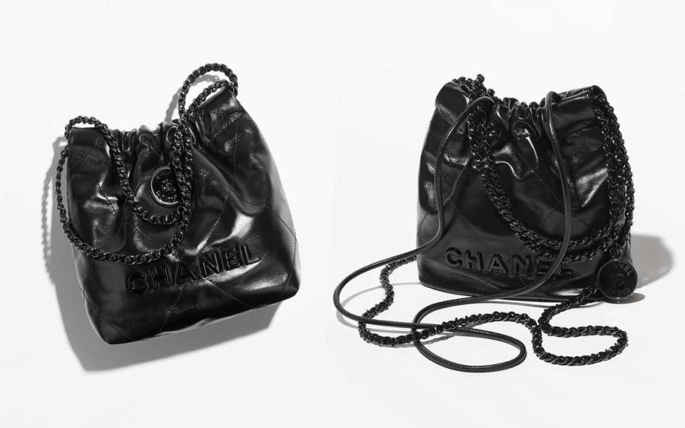 Shiny Calfskin & Black Metal 黑  圖片來源：CHANEL