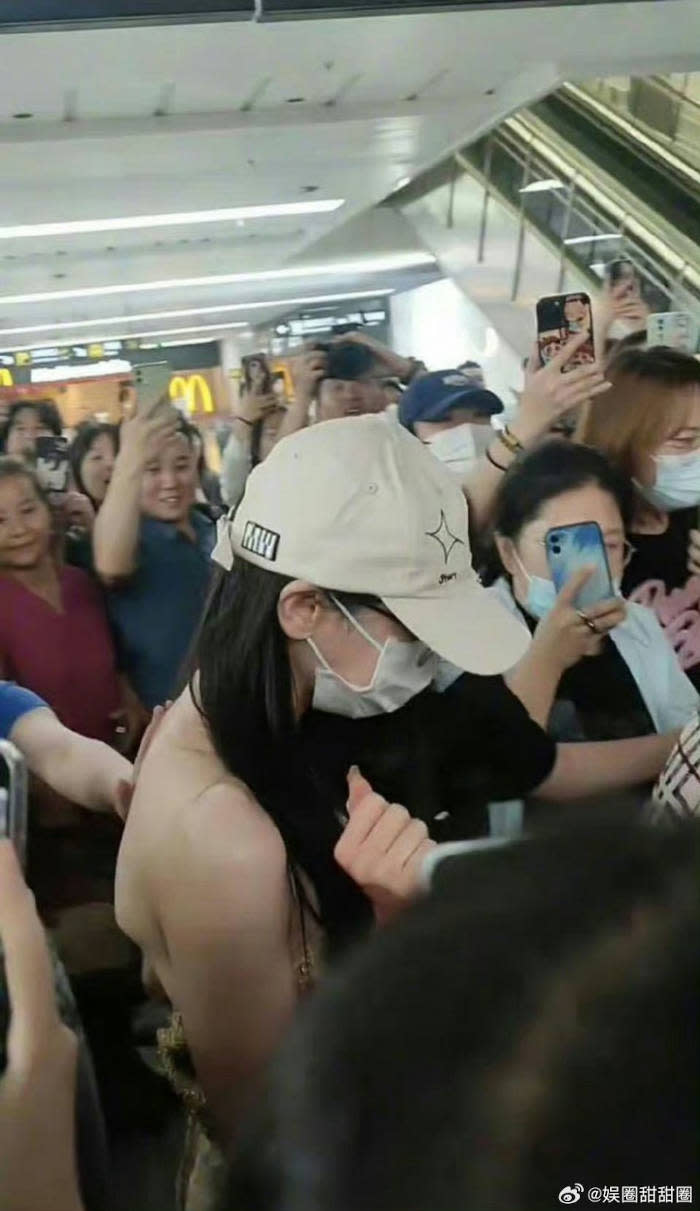 The actress was swarmed by her fans at the airport when someone touched her bare back