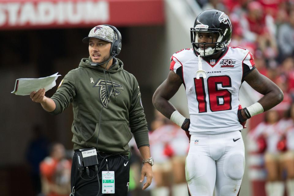 Mike McDaniel, then an assistant with the Falcons, looks on in a game vs. the 49ers along with receiver Justin Hardy.