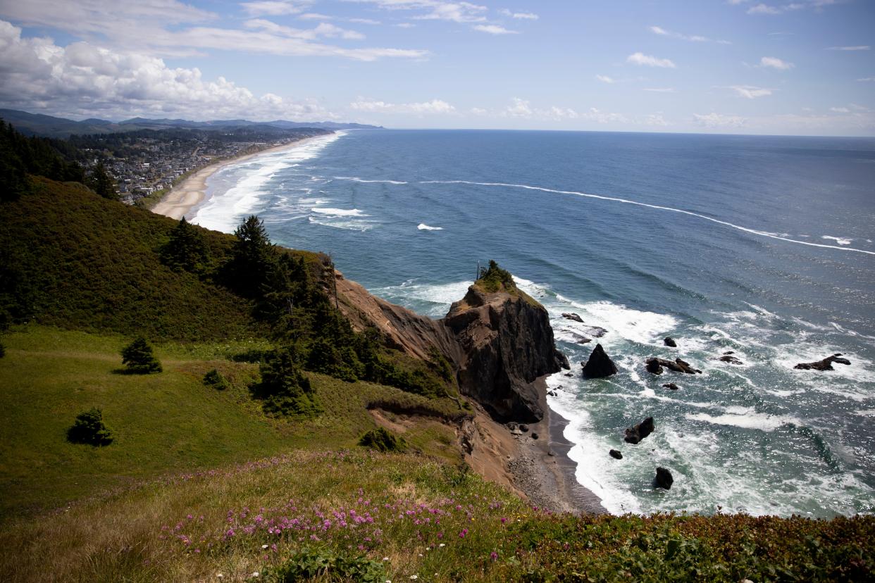 El mirador God's Thumb ofrece una vista al Océano Pacífico en Lincoln City, el lunes 19 de junio de 2023.