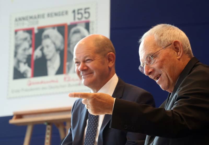 Wolfgang Schaeuble (R), then President of the Bundestag, and Olaf Scholz, then Federal Minister of Finance, take part in the presentation of the special stamp in the Reichstag building on the occasion of the 100th birthday of former President of the Bundestag Annemarie Renger. Wolfgang Kumm/dpa