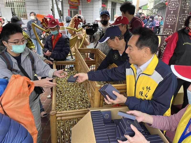 除了招財錢母，廟方還加碼準備4451顆金雞蛋。（圖／翻攝自竹山鎮長陳東睦臉書）