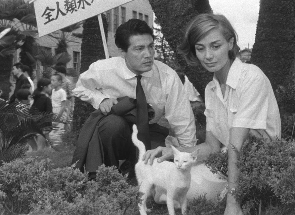 Filme, die sich mit den Atombombenabwürfen auf die japanischen Städte Hiroshima und Nagasaki beschäftigen, gibt es nur wenige. Bereits 1959 aber versuchte sich der Franzose Alain Resnais mit seinem rätselhaften Liebesfilm "Hiroshima, mon amour" den Geschehnissen zu nähern. Resnais vermischte Gegenwart und Vergangenheit sowie persönliche Erlebnisse mit der Geschichte der Schauplätze. (Bild: Concorde)